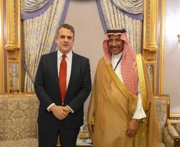 وزير الصناعة يبحث مع نائب وزير الطاقة الأمريكي تعزيز التعاون في قطاع المعادن الإستراتيجية وزير الصناعة يبحث مع نائب وزير الطاقة الأمريكي تعزيز التعاون في قطاع المعادن الإستراتيجية