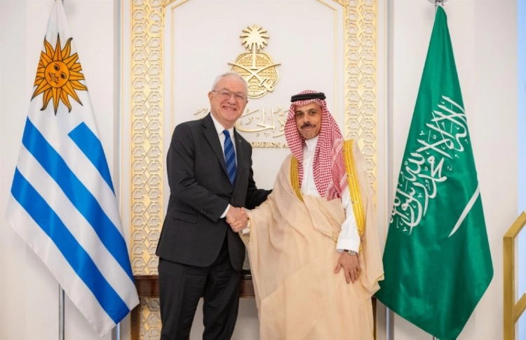 وزير الخارجية ونظيره الأوروغواني يستعرضان العلاقات الثنائية وزير الخارجية ونظيره الأوروغواني يستعرضان العلاقات الثنائية