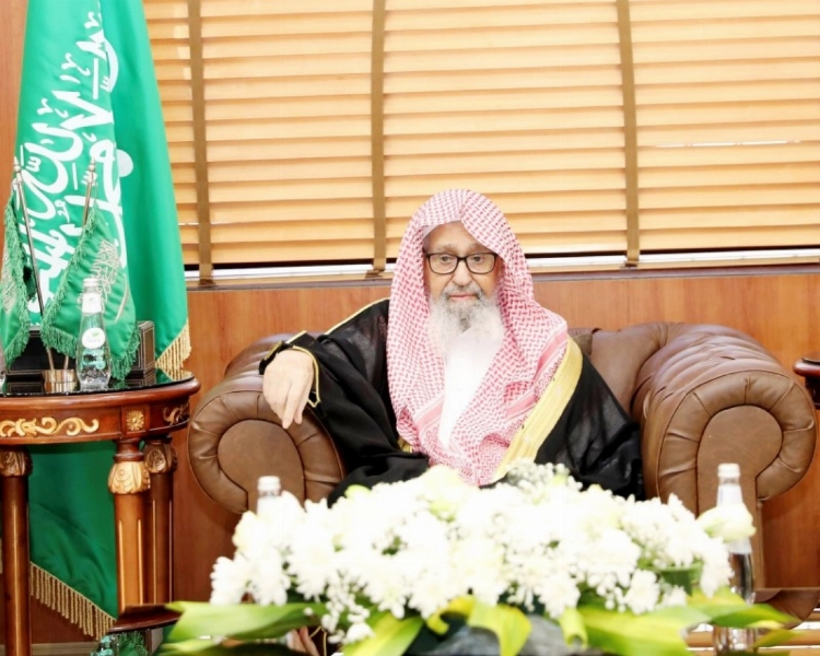 التقى أعضاء الهيئة.. مفتي المملكة: كبار العلماء مستمرة في نهجها حسب اختصاصها التقى أعضاء الهيئة.. مفتي المملكة: كبار العلماء مستمرة في نهجها حسب اختصاصها