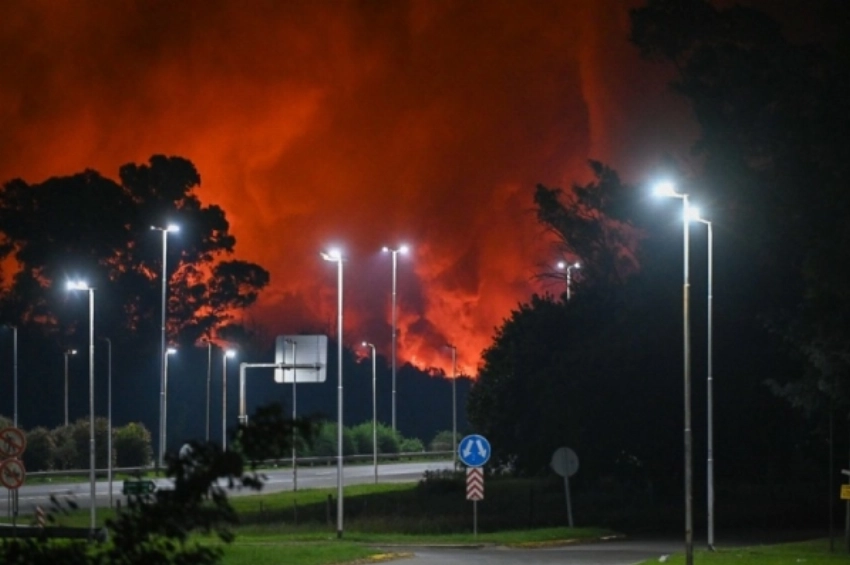Explosiones en un complejo industrial de Buenos Aires dejan 15 heridos e interrumpen vuelos Explosiones en un complejo industrial de Buenos Aires dejan 15 heridos e interrumpen vuelos